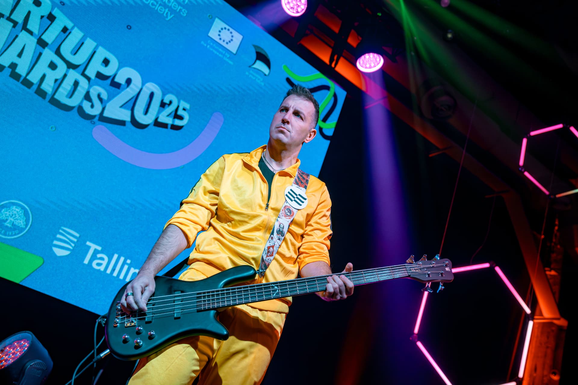 Kristjan Lind performing with Minimal Viable Band